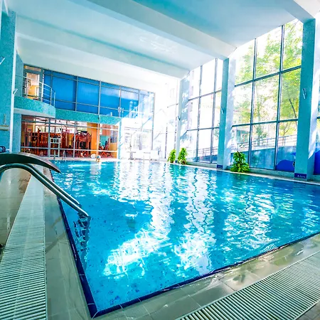 Отель Aqua 4*
