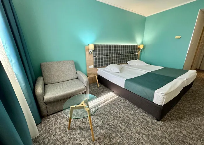 Отель Aqua 4*