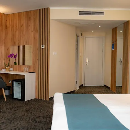 Aqua Hotel 4*